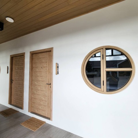 ไม้บัว ไม้แต่งผนัง ชุดครัว ประตู วงกบประตู เยส โมลดิ้ง โพลีสไตรีน PS